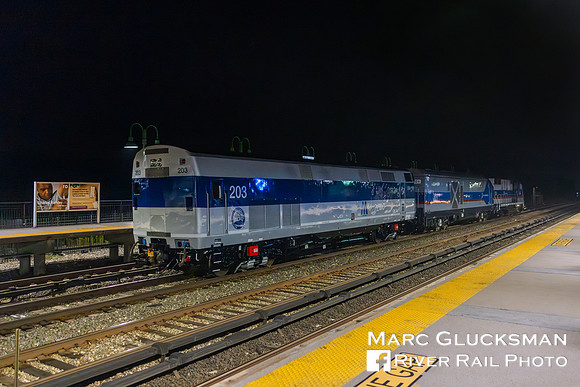 MTA Metro-North Railroad, PMMO, MNCW 104 301 203, Riverdale Station, Bronx, New York