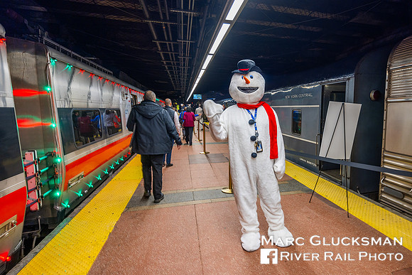 MNR Employee Holiday Train, Frosty, GCT
