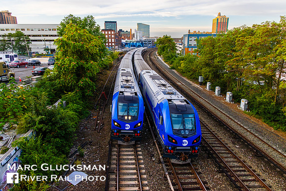 MNR Siemens SC42-DM, MNR Train 805 MNCW 301 and MNR Train 816 MNCW 302, Yonkers, New York