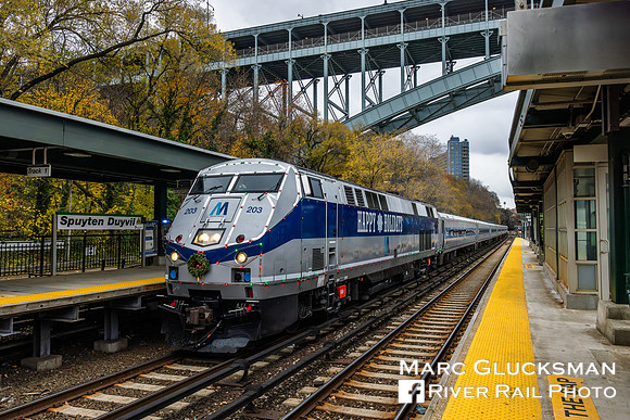 MTA Metro-North Holiday Lights, Train 8815 MNCW 203, Spuyten Duyvil, Bronx, New York
