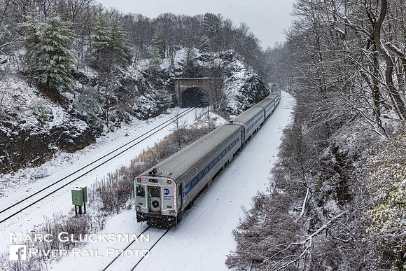 MTA Metro-North Holiday Lights, Train 821 MNCW 211, Garrison, New York