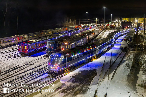 MTA Metro-North Holiday Lights, Train 2906 MNCW 203 & 9260, MNCW Brewster, New York