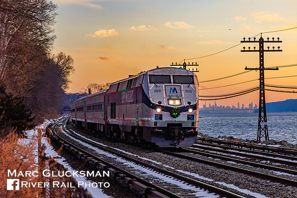 MTA Metro-North Holiday Lights, Train 841 MNCW 203 Ardsely-On-Hudson, New York