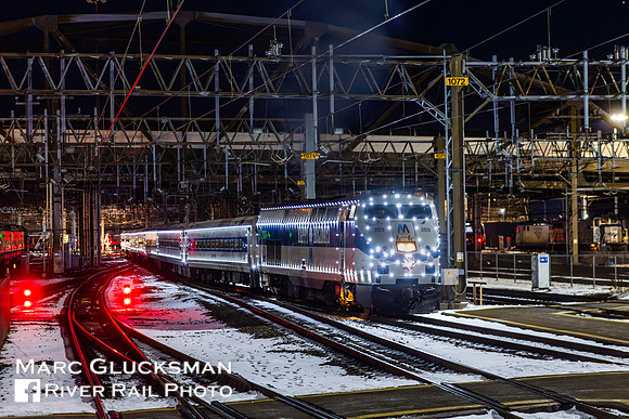 MTA Metro-North Holiday Lights, Train 6505, MNCW 203, New Haven, Connecticut