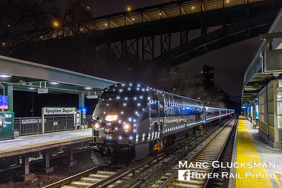 MTA Metro-North Holiday Lights, Train 8769, MNCW 203, Spuyten Duyvil, Bronx, New York