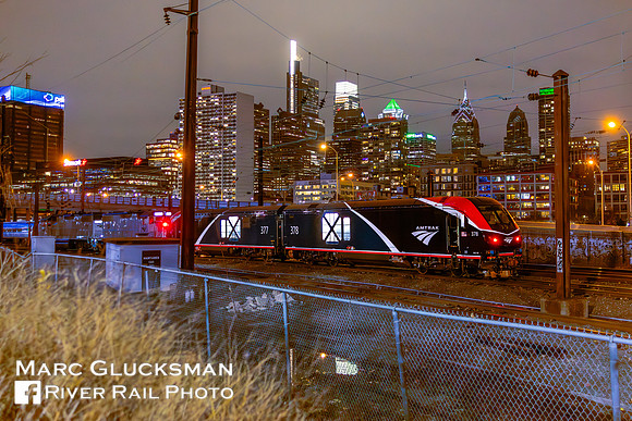 Amtrak KP 711 (AMTK 726 732 377 378) meets Amtrak 137 (AMTK 620) in Philadelphia, Pennsylvania