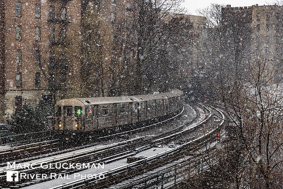 MTA NYCT Subway, 4 Line, approaching Yankee Stadium, Bronx, New York