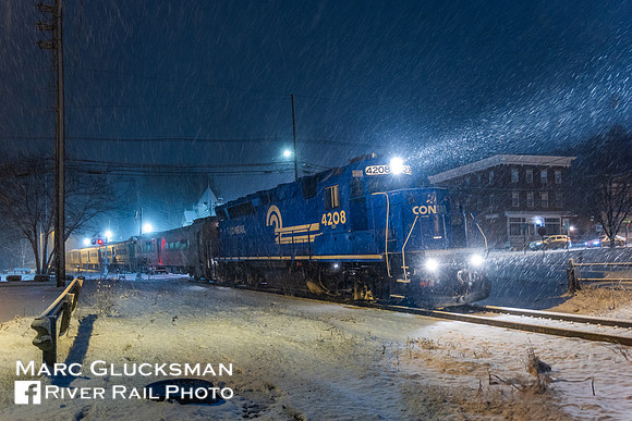 NJT Train 2121 NJTR 4208 (Conrail Heritage), Oradell, New Jersey