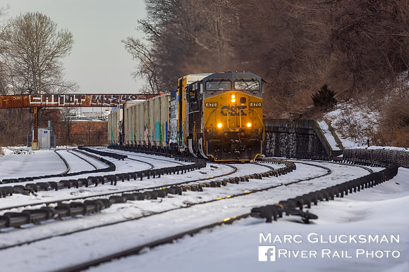 CSX M701, CSXT 470 464, MNR Riverdale, Bronx, New York