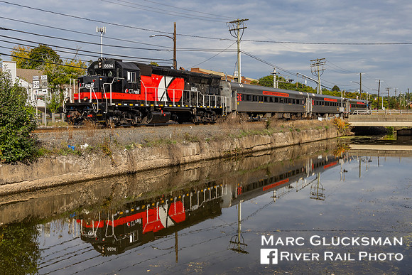 CTrail Train 6401, CTDX 6694, Windsor Locks, Connecticut