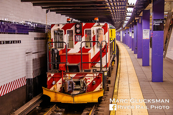 MTA NYCT Subway/South Brooklyn Railway N1 N2, Queens Plaza, Queens, New York