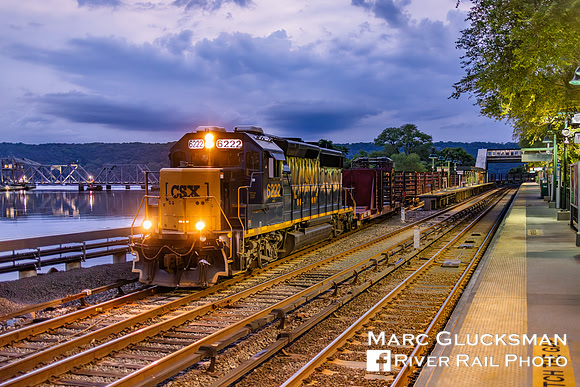 CSX Y220, CSXT 6222, MNR Spuyten Duyvil Station, Bronx, New York