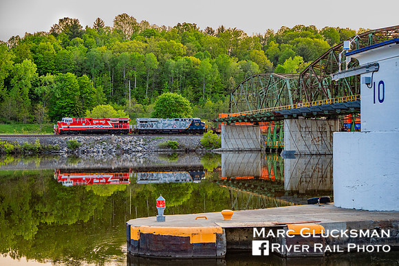 CSXT Q017, CSX 911 & 1776, Amsterdam, New York