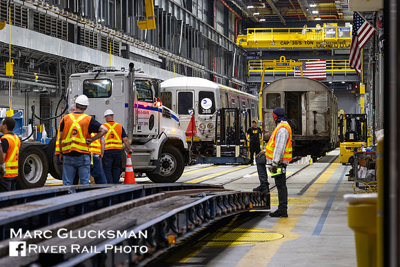 MTA SIR R-32 Move