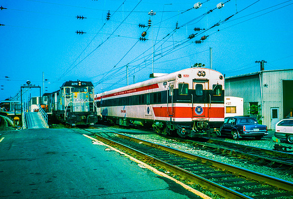 Amtrak AMTK 579 and CDOT 1681, New Haven, Connecticut