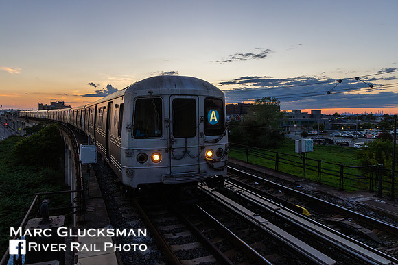 MTA NYCT Subway R46, 60 Street-Straiton, Queens, New York