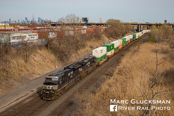 NS Train 25Z, Newark, New Jersey