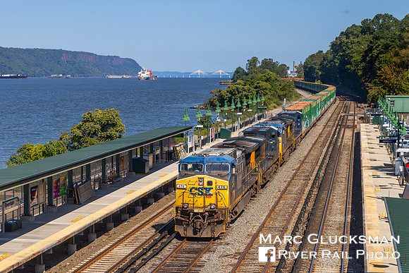 CSX M701, CSXT 476, MNR Riverdale Station, Bronx, New York