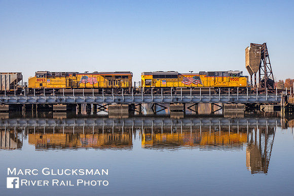 CSX K683, UP 9000, Overpeck Creek, Ridgefield Park, New Jersey