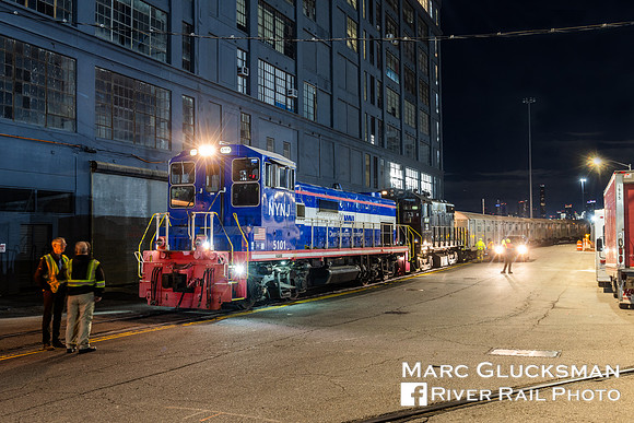 NJYNJ Rail 5101, KLWX 253, and MTA NYCT Subway R-32s, 1st Avenue, Brooklyn, New York