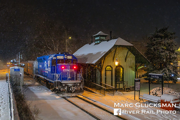 NJT Train 2124 NJTR 4208 (Conrail Heritage), Park Ridge, New Jersey