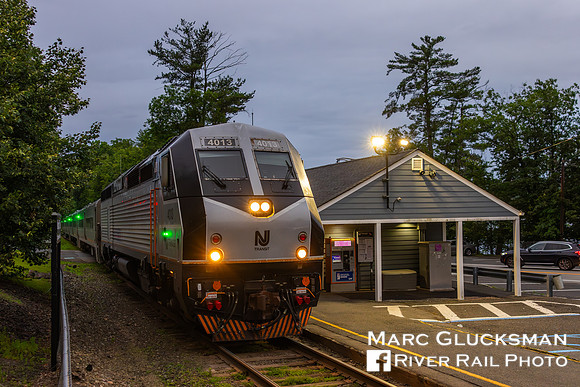 NJ Transit Train 1641 NJTR 4013, Woodcliff Lake, New Jersey