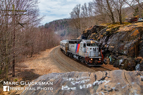 NJTransit Train 55 NJTR 4207, Tuxedo, New York