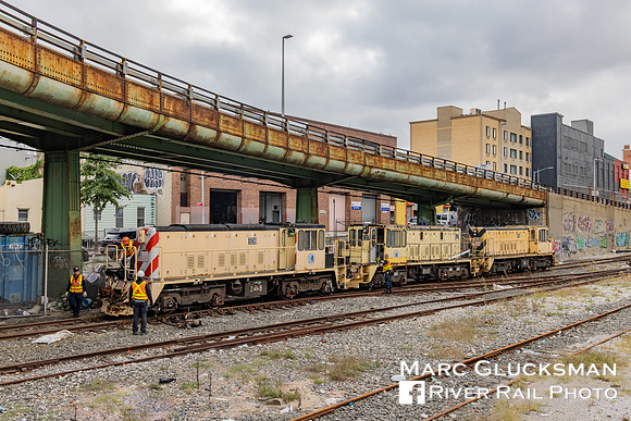 MTA NYCT Subway R-77Es on the South Brooklyn Railway