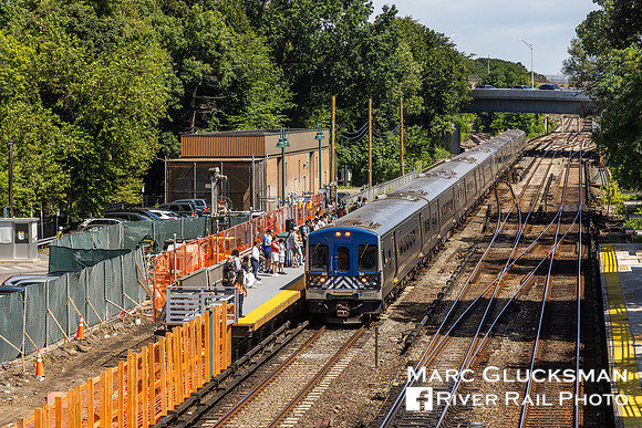 MTA Metro-North Railroad, Woodlwan, Bronx, New York