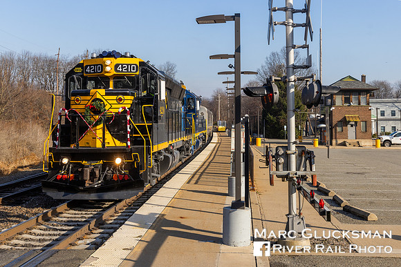 NJ Transit Erie 4210 Tri-State Santa Train, Denville, New Jersey