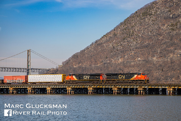 CN on CSX Q433, Bear Mountain, New York