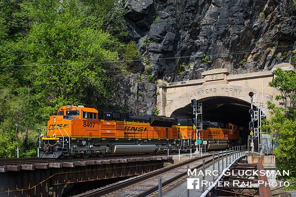 CSX K157, BNSF 8407, Maryland Heights, Maryland