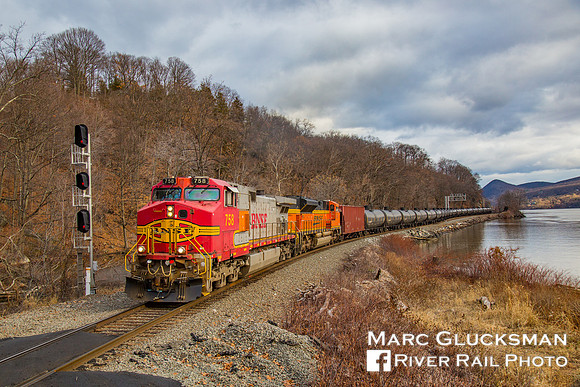 CSX K142, BNSF 758, For Montgomery, New York