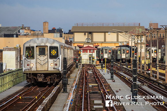 MTA NYCT Subway 4813, Ocean Parkway looking towards Brighton Beach, Brooklyn, NY