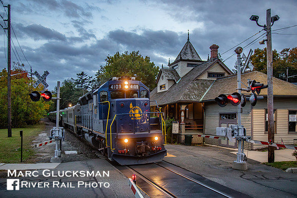 NJT Train 1629, NJTR 4109, Oradell, New Jersey