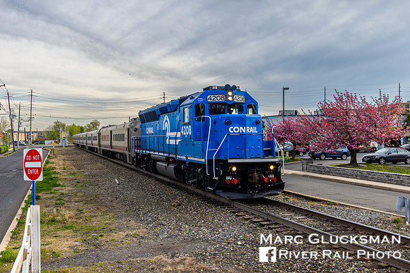 NJ Transit Train 1633 NJTR 4208 (Conrail Heritage),  Hackensack, New Jersey