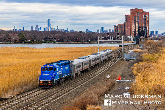 NJT Train 2117 NJTR 4208, East Rutherford, New Jersey