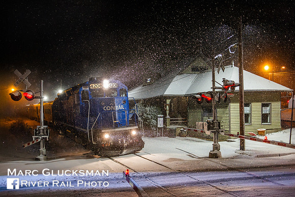 NJT Train 2121 NJTR 4208 (Conrail Heritage), Oradell, New Jersey