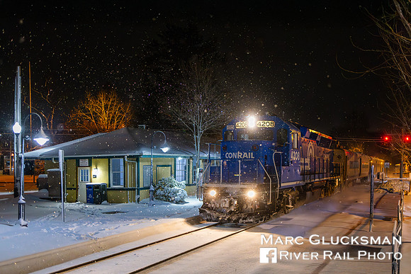 NJT Train 2129 NJTR 4208, Montvale, New Jersey