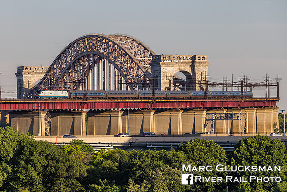 Amtrak Train 148 AMTK 662, Hell Gate Bridge, New York, New York