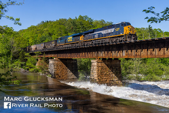 CSX C733, CSXT 1836 (RFP Heritage), Esopus Creek, Lake Katrine, New York