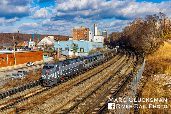 MTA Metro-North Railroad, MNR Holiday Train, MNCW 211, Yonkers, NY
